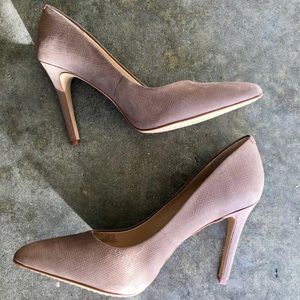 Vince Camuto taupe heels size 8
